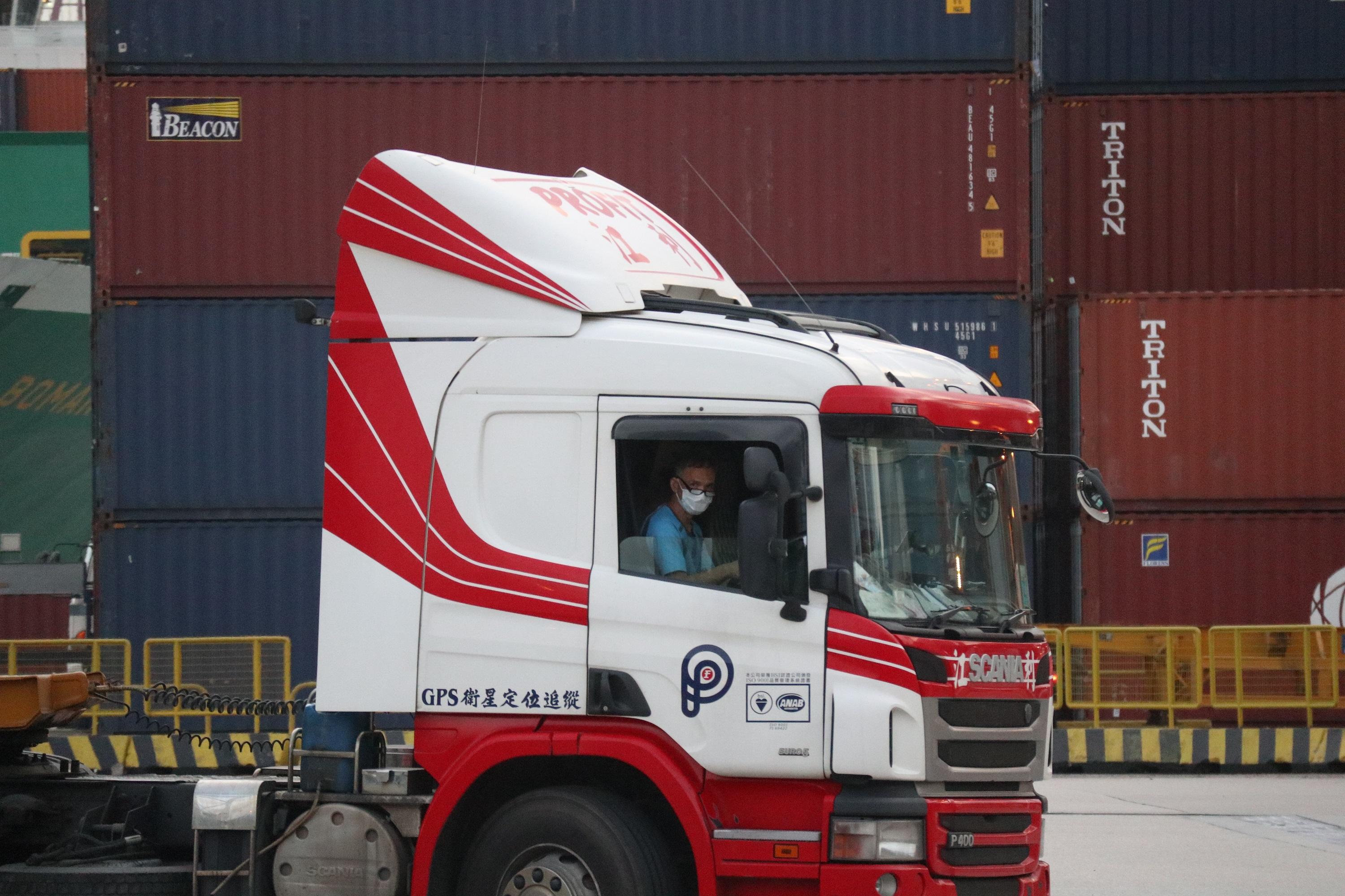 工聯會憂全數本地貨車司機面臨失業。(資料圖片／鍾式明攝)