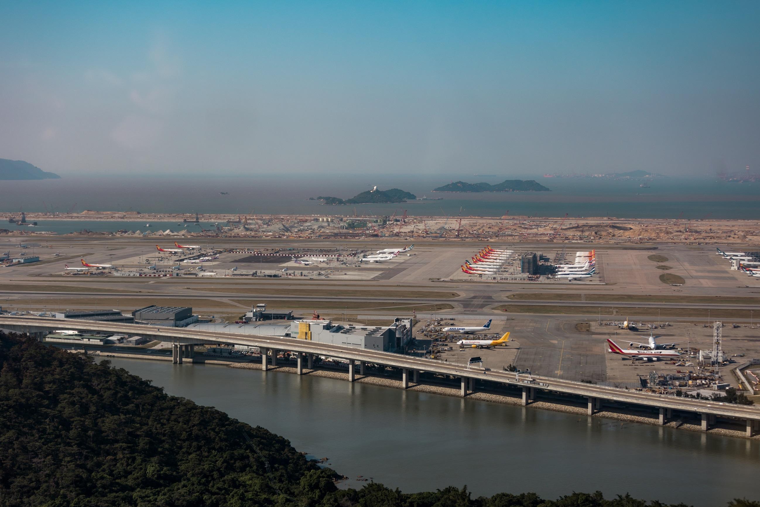 政府早前公布於下月1日起「理順」抵港檢疫要求，包括取消對9個地區的「禁飛令」。(資料圖片)