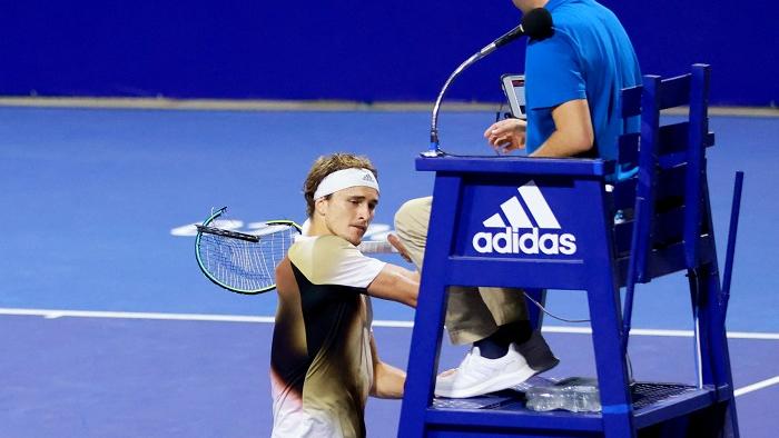施維列夫用球拍打球證椅一事，ATP最後罰其停賽8星期。(路透社)
