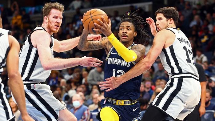 查莫拉特在對馬刺攻入52分，協助灰熊取勝。(路透社)