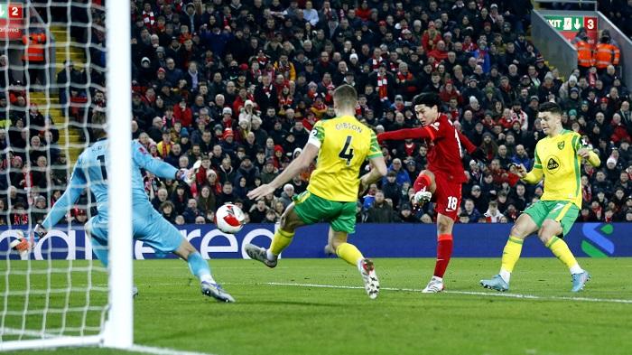 日本國腳南野拓實梅開二度，協助利物浦在足總盃擊敗諾域治。(路透社)