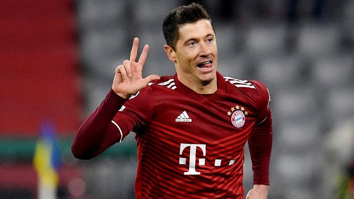 拜仁射手利雲杜夫斯基大演帽子戲法，協助球隊大勝晉級。(路透社)