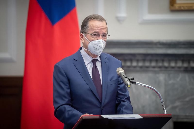 美國參謀長聯席會議主席馬倫(左)致詞。