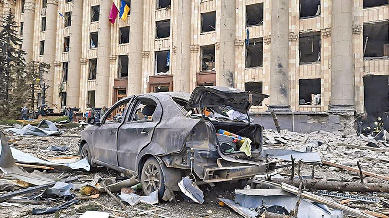 轟炸不斷｜烏第二大城市遭包圍 俄軍疑集束彈炸民居