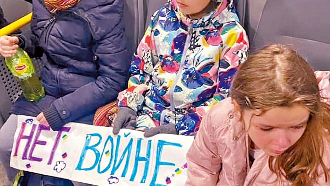 俄7000反戰人士被捕3小學生遭帶上警車