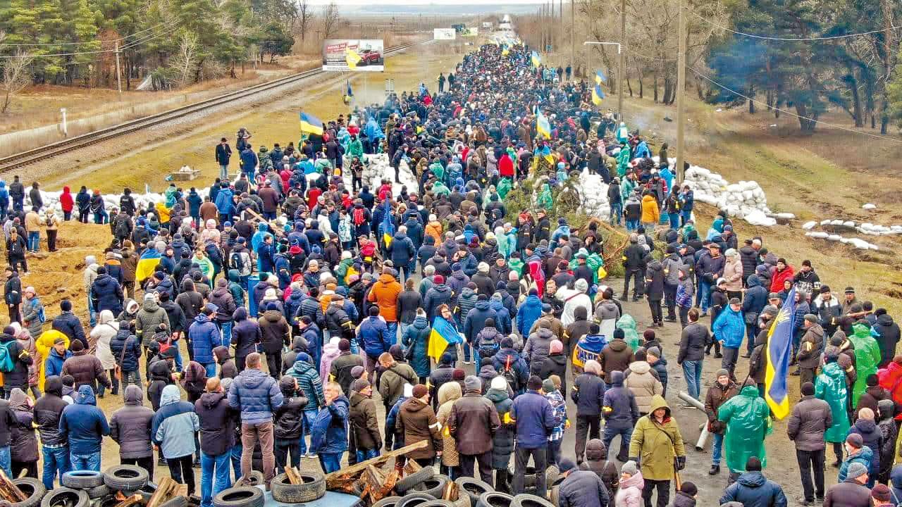 人肉路障｜俄軍已控制周邊地區 烏民眾堵路堅守核廠