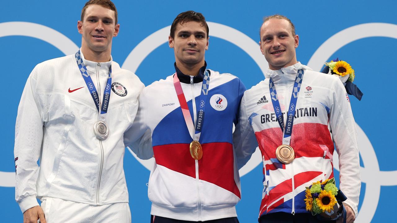 俄羅斯泳手雷諾夫被指出席普京舉行的集會，被贊助商解除合約。