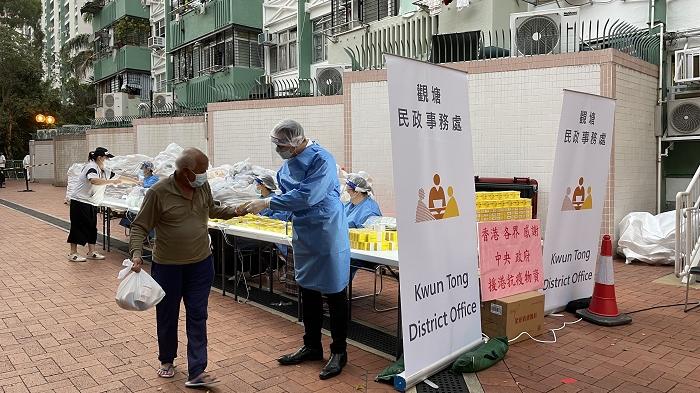 政府在觀塘和樂邨完成圍封強檢。(政府新聞處圖片)