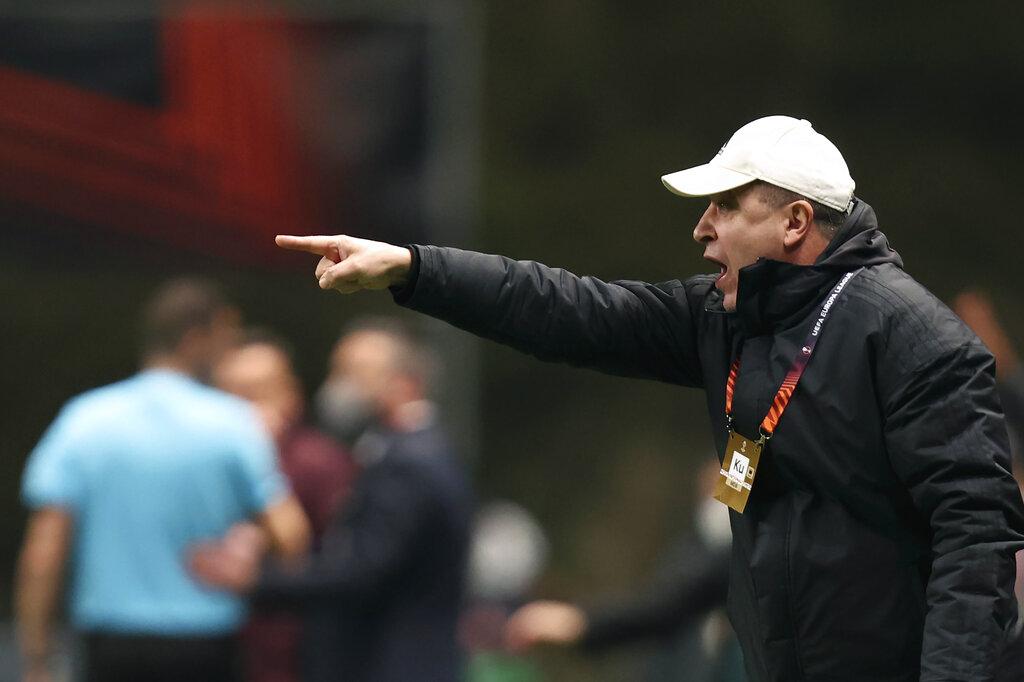 56歲的舒列夫教頭Yuriy Vernydub，在俄羅斯入侵前，還在帶領球隊出戰歐霸盃。(美聯社)