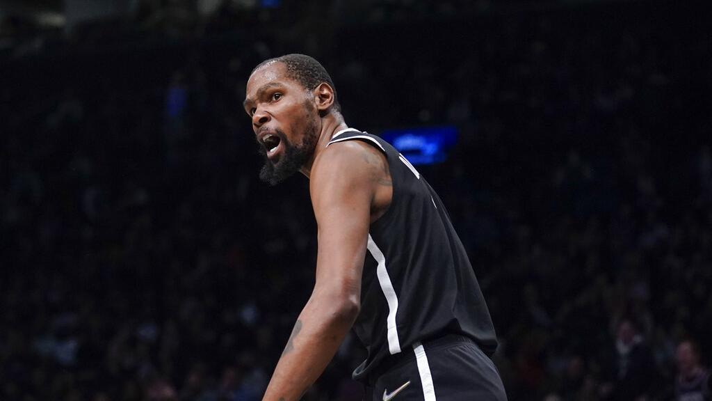 杜蘭特攻入53分，帶領籃網3分險勝紐約人。(美聯社)