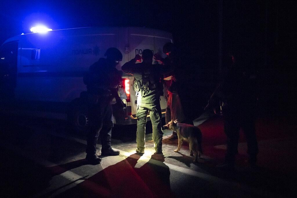 烏克蘭政府表示，會調查烏克蘭軍方被指向俄羅斯戰俘開槍片段。(美聯社)