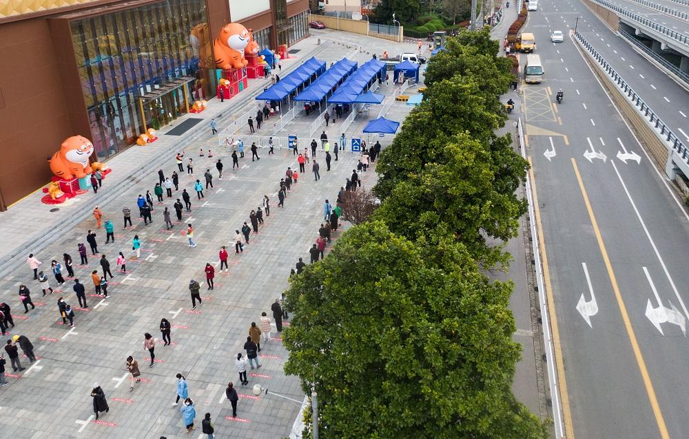 內地本月本土感染破4萬，國家衛健委要求更早發現、更快處置疫情。(中新社)