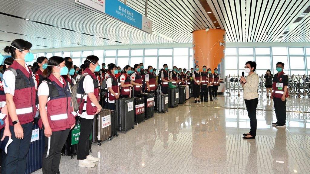行政長官歡迎內地援港醫療隊抵港