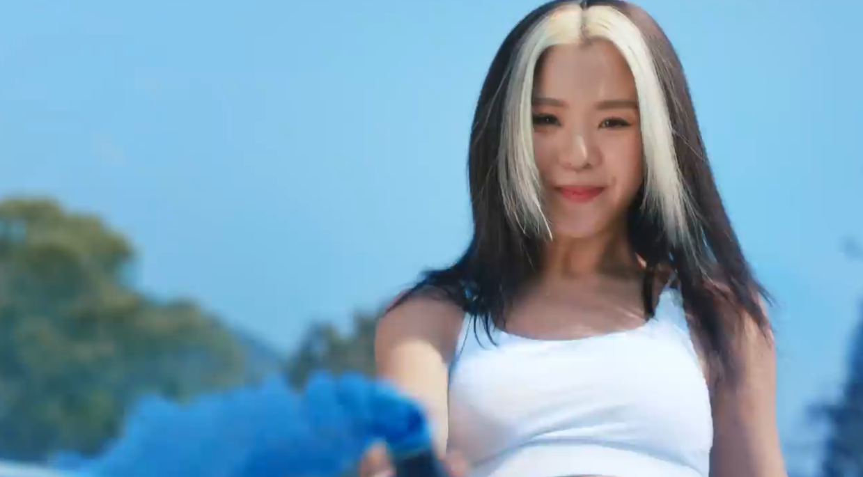 COLLAR寶礦力廣告有8個版本  Gao率先登場騷腰放煙