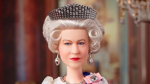 Mattel推出英女王登基70周年限量版芭比。(互聯網)