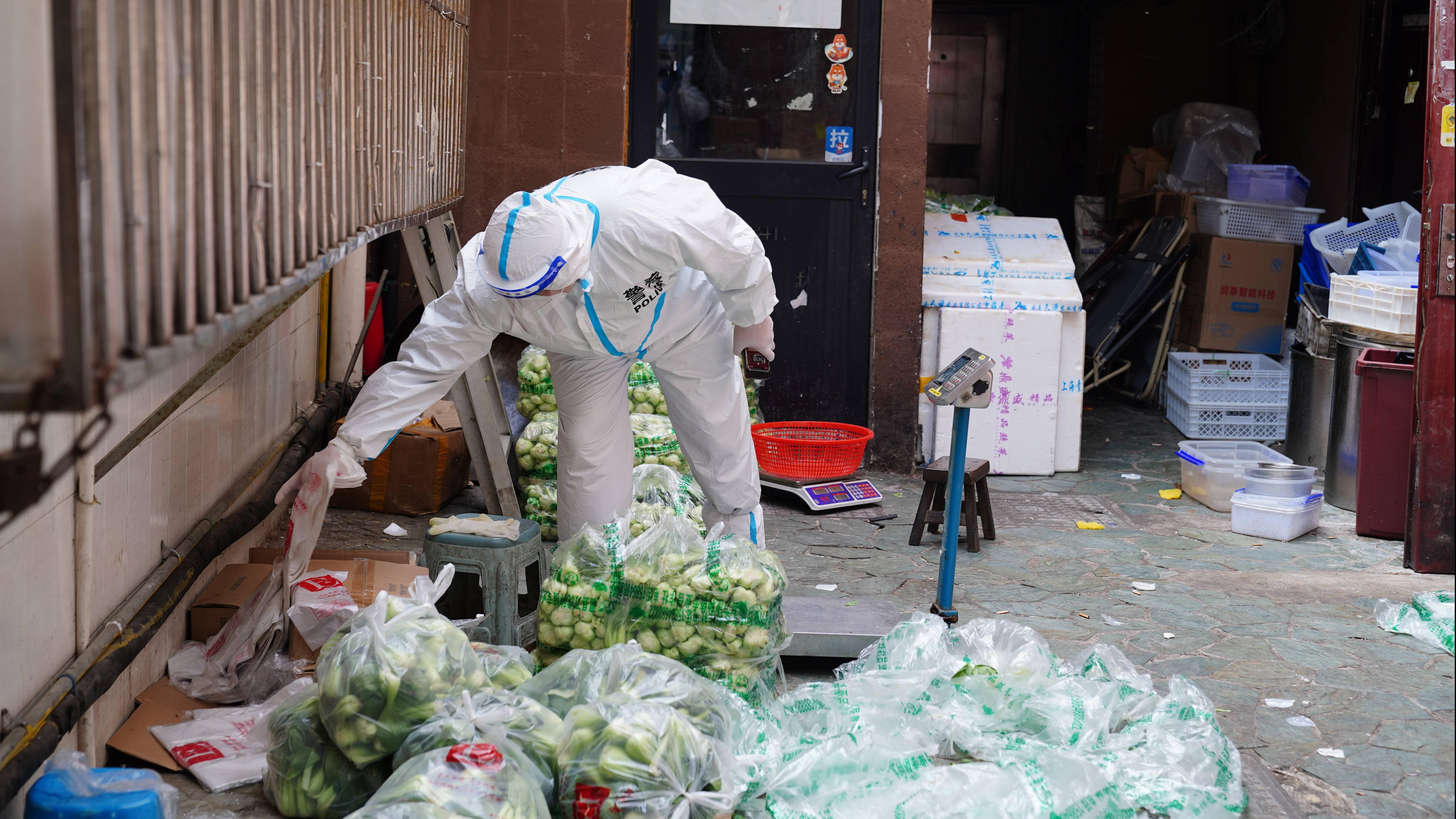 靜安區警方在某小區一處弄堂發現高男的據點。(互聯網)