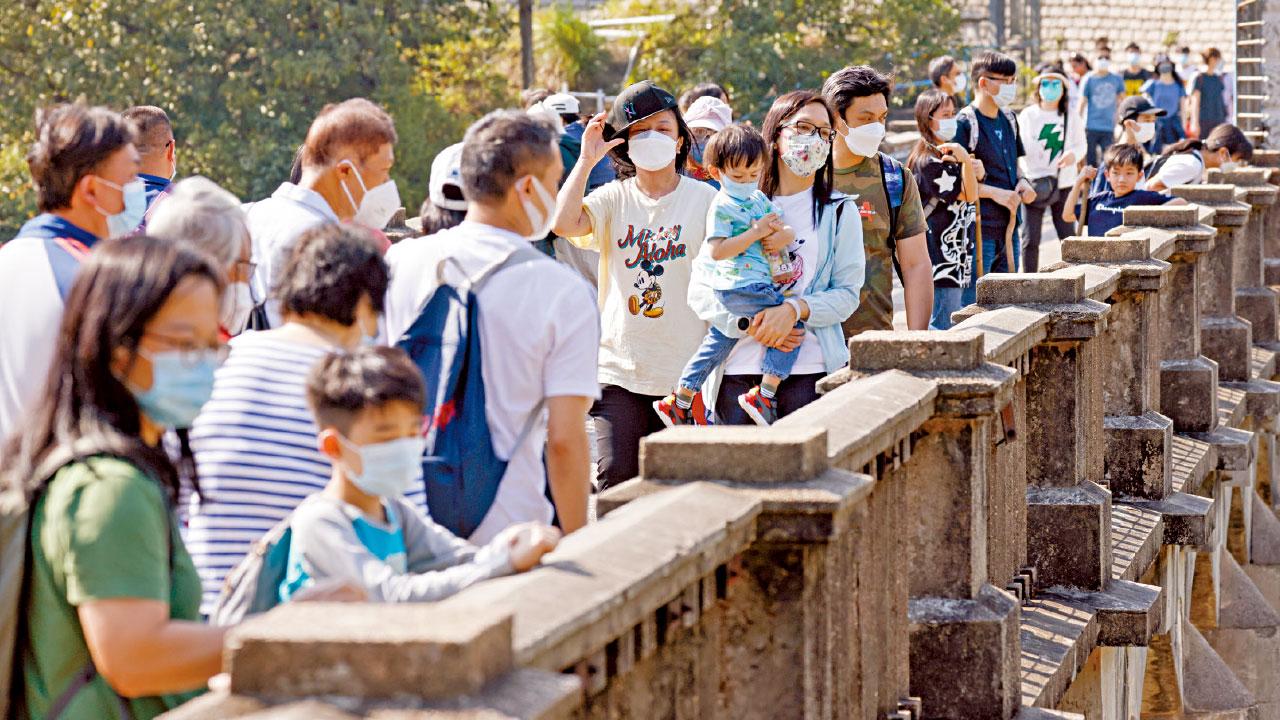 增3254確診 中止11連跌 市民疫下郊遊掃墓 防護中心：社區大量傳播鏈