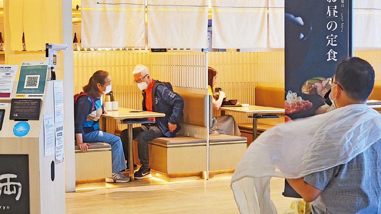 4.21恢復晚市堂食 限聚放寬至4人 戲院飲食須打3針 運動仍要戴口罩