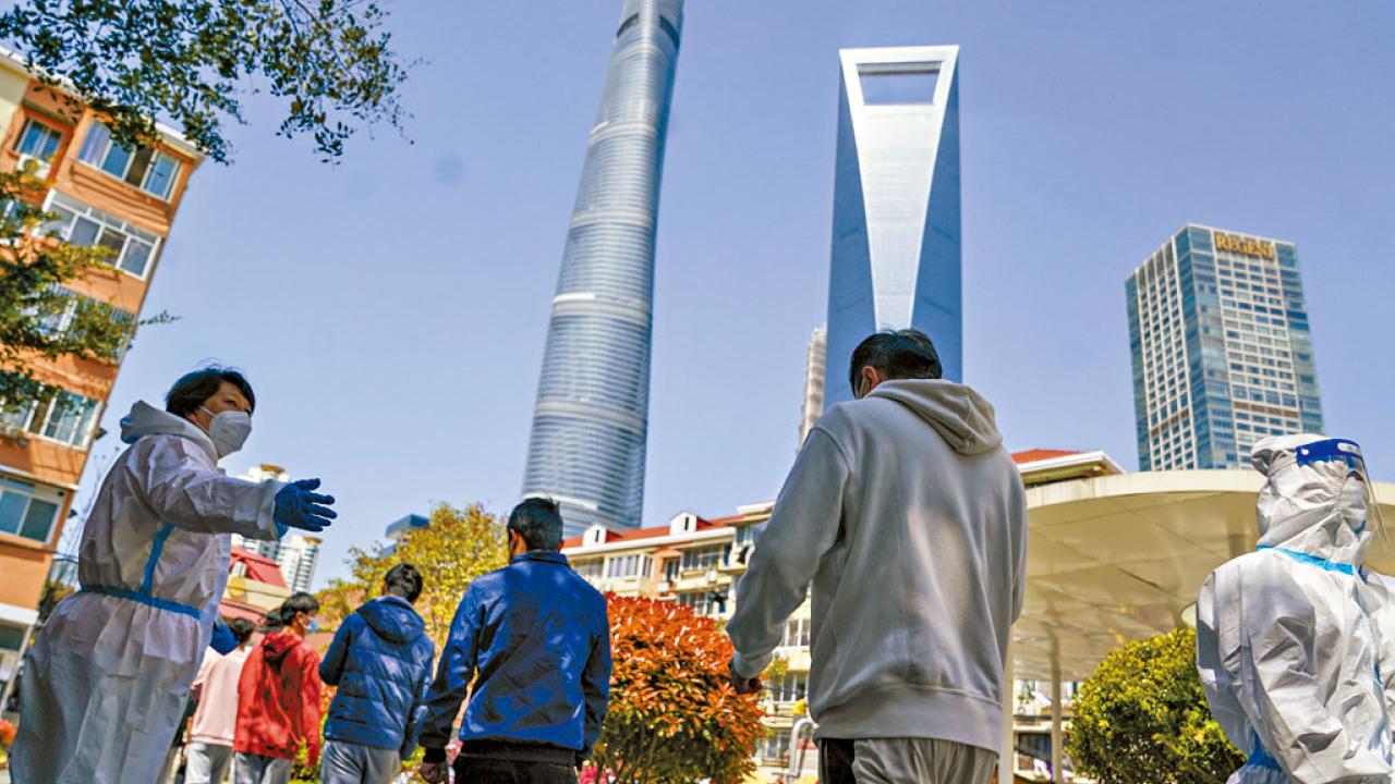 疫情嚴峻｜新增感染破萬 上海繼續禁足