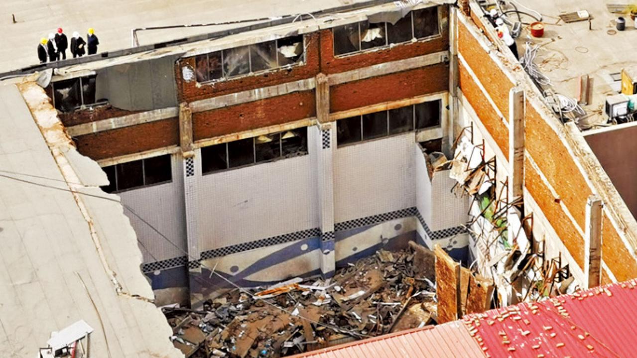 河南鄭州室內泳池塌頂 最少3死9傷