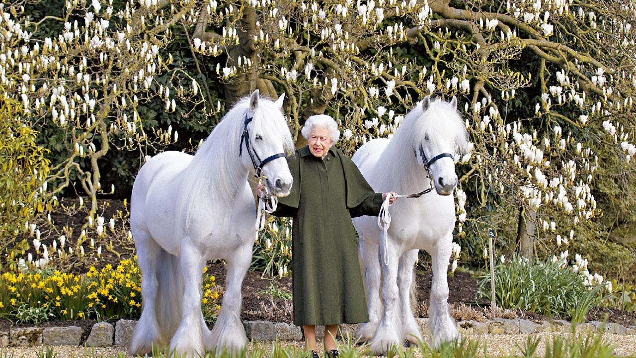 生日快樂｜住王夫退休官邸 如常遛狗 英女王靜度96歲壽辰