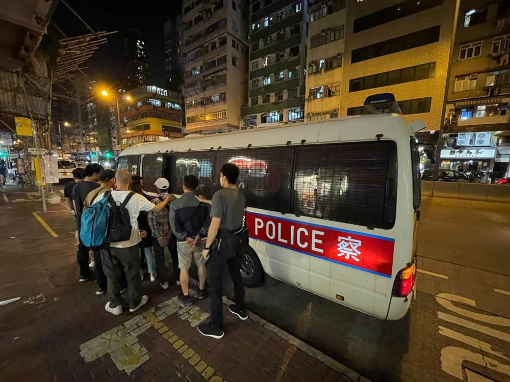 警方深水埗搗破釣魚機賭檔，6男女被捕包括負責人。(警方圖片)