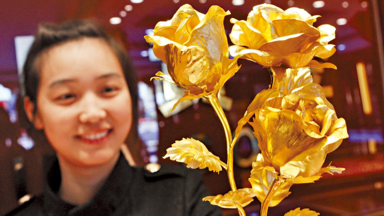 憧憬退潮｜降準乏力 環球續避險 金價闖高 港股未脫困局