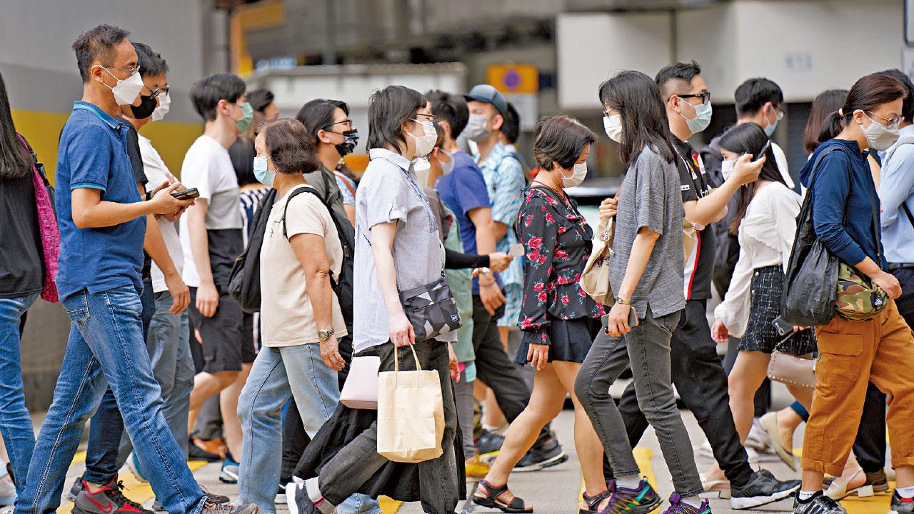 千萬富翁43.4萬人跌15.7%  33%股票損手 七成資產放磚頭