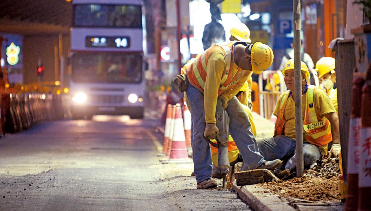 審計報告轟多署甩轆 爆水管黑點6.5年未完工 行人路維修欠監督效率低