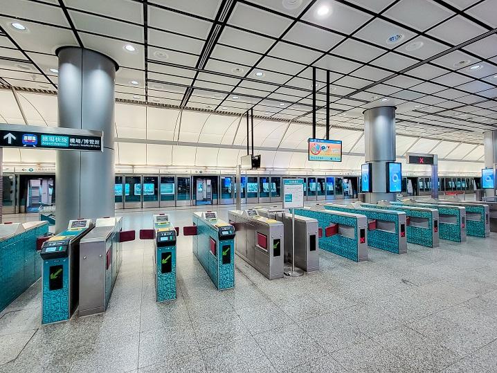 有人闖入港鐵東涌站附近路段 東涌綫機場快綫列車需慢駛