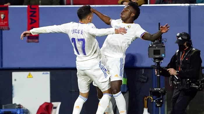 皇馬的雲尼斯奧斯與盧卡斯華斯基斯慶祝第3個入球。(路透社)