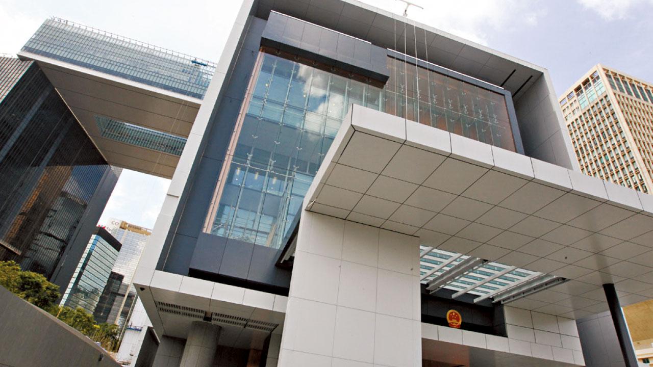 「跑馬仔」還是馬場踱步？