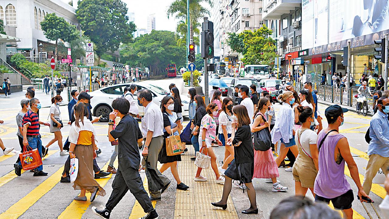 邁向復常｜批長幼接種率不理想 林鄭：疫情趨穩定