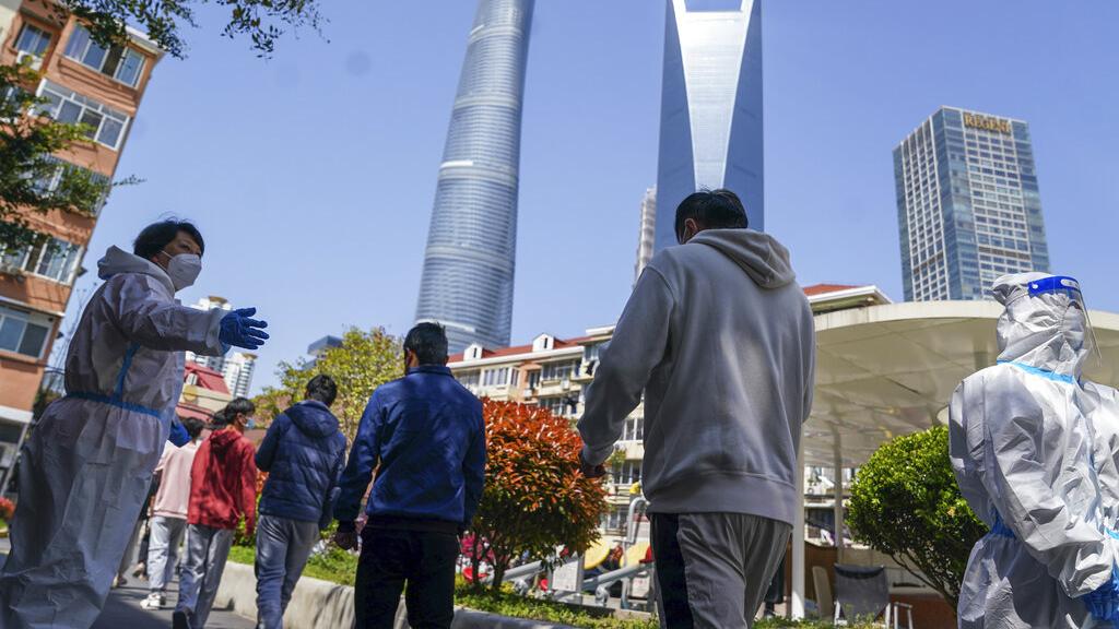 上海疫情未見頂，全市展開核酸檢測。(新華社圖)