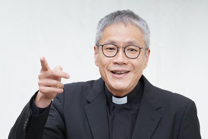 管浩鳴指，李家超內裡有愛心非「鐵板一塊」，願意提名他參選特首。(資料圖片)