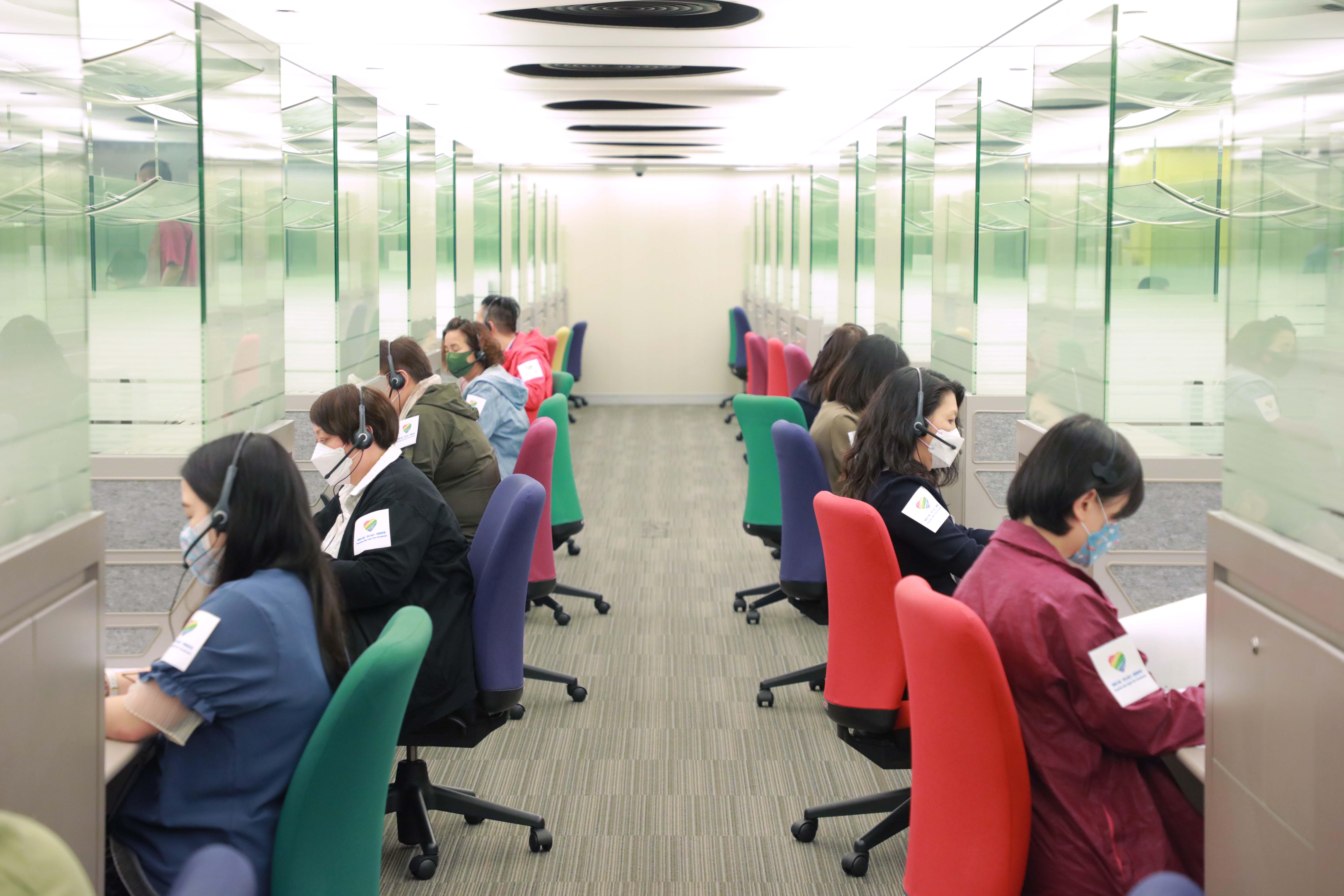 「居安抗疫」電話熱線改為朝7晚11運作，增設電話錄音，翌日會跟進。(資料圖片)