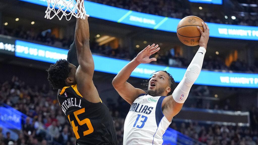 獨行俠在第6場以2分險勝爵士，總場贏4:2。(美聯社)