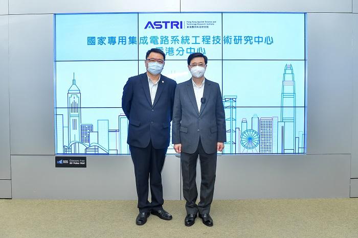 李家超今早到訪科學園。(香港應科院圖片)