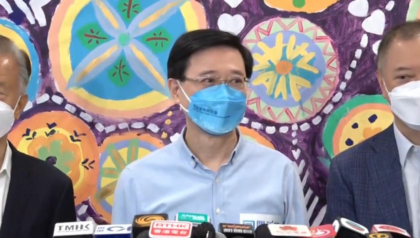 李家超探訪基層家庭 稱了解市民居住需求