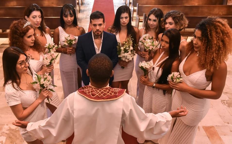 阿瑟一口氣娶9個老婆。(互聯網)