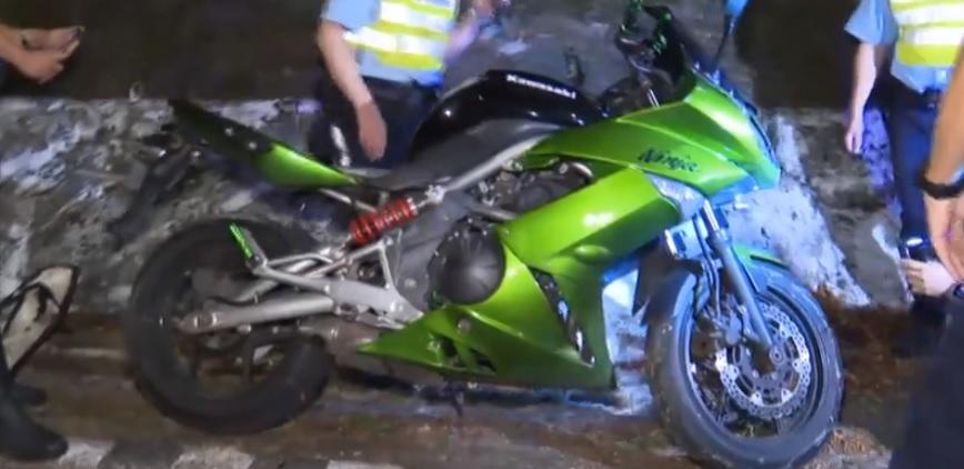 新娘潭路電單車墮坡 19歲鐵騎士身亡