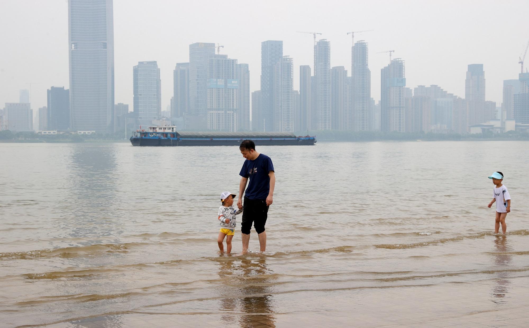 內房困局｜限購又鬆綁！武漢二孩三孩家庭 可買3套房