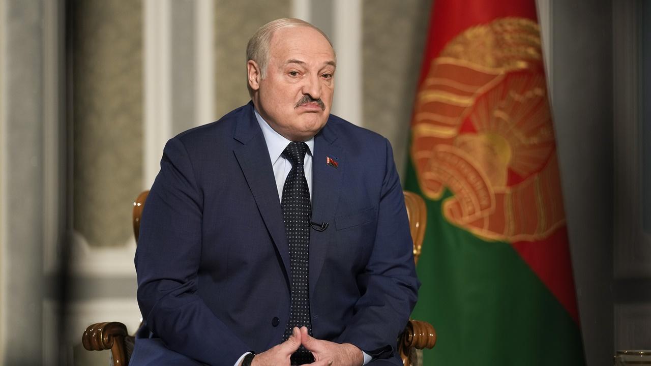 盧卡申科稱沒料俄烏戰事拖得這麼久，重申支持俄出兵。(AP)