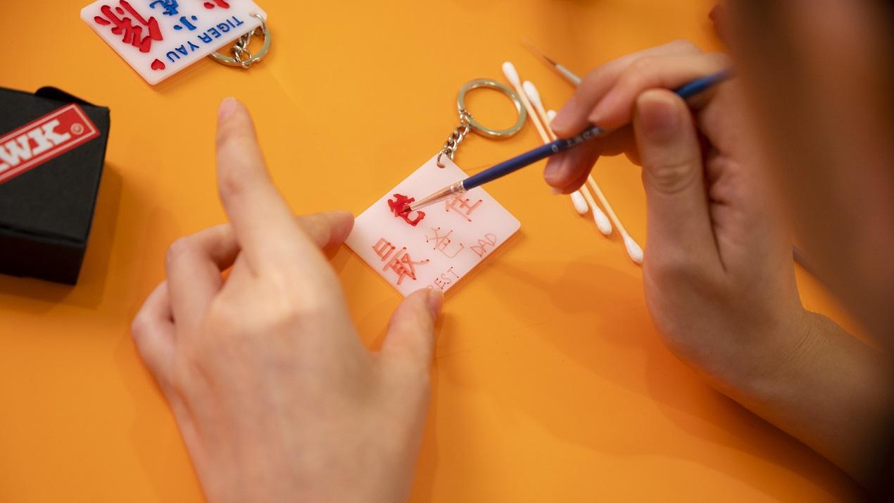 一家大細全方位玩樂學習 親身製作小巴牌