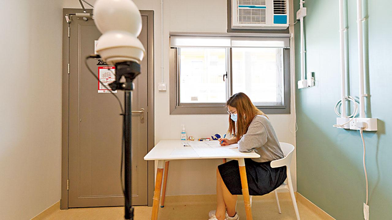 難忘考試｜44名考生竹篙灣應考DSE 民安隊員淥定杯麵打氣