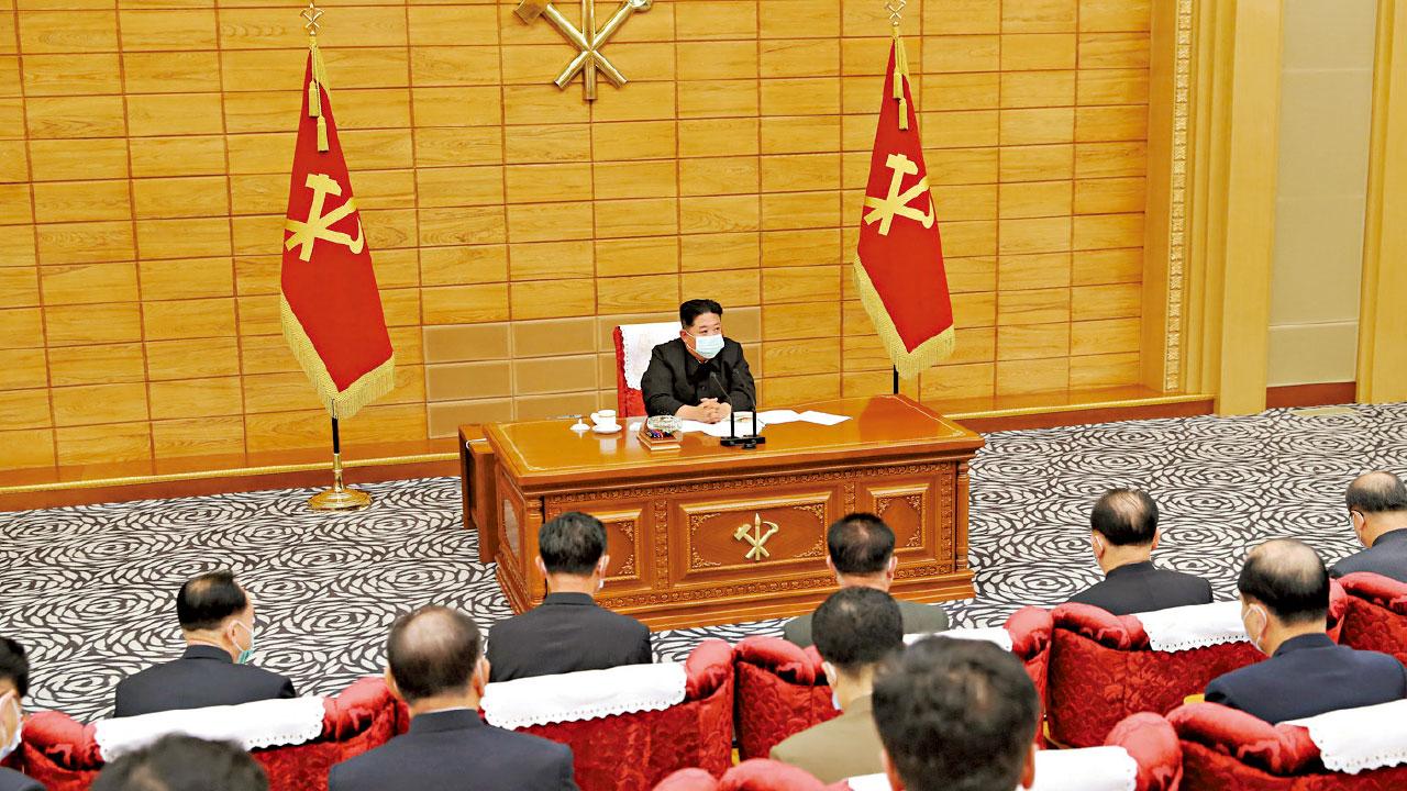 疫情燃燒｜首認確診3天後添15死 北韓增逾29萬宗發燒