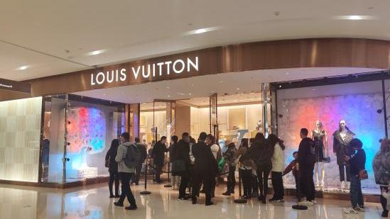 涉事湖南長沙國金中心LV分店。(互聯網)