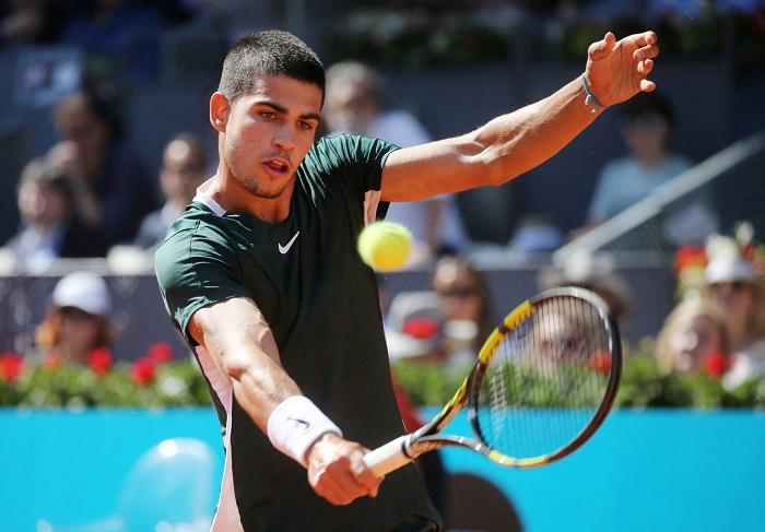 19歲的艾卡拉斯在馬德里公開賽擊敗偶像拿度。(路透社)