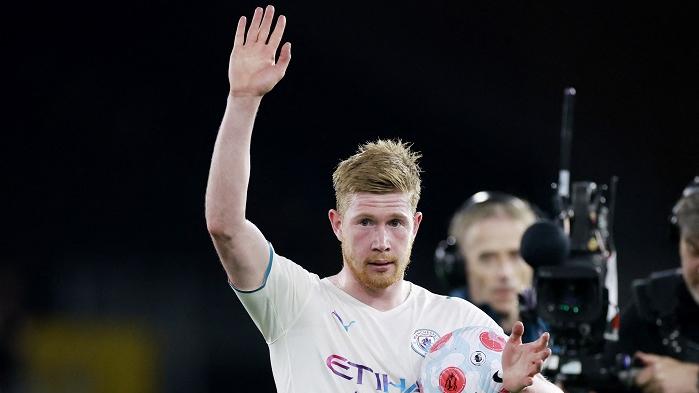 迪布尼獨取4球，帶領曼城大勝狼隊。(路透社)