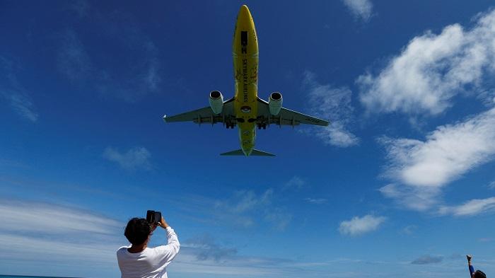 日本下月再度放寬入境措施。(路透社)